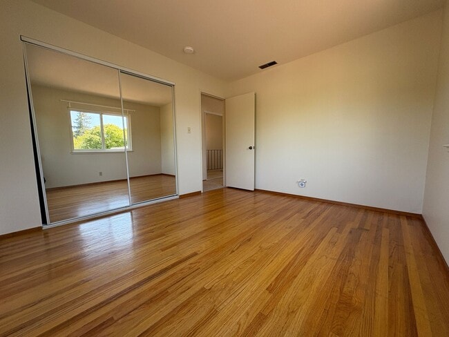 Building Photo - Charming Palo Alto Home with Beautiful Lan...