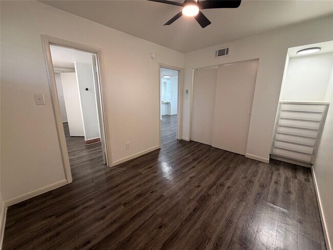 Building Photo - 3304 Red River St