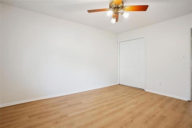 Building Photo - 2035 Powers Ferry Trce SE