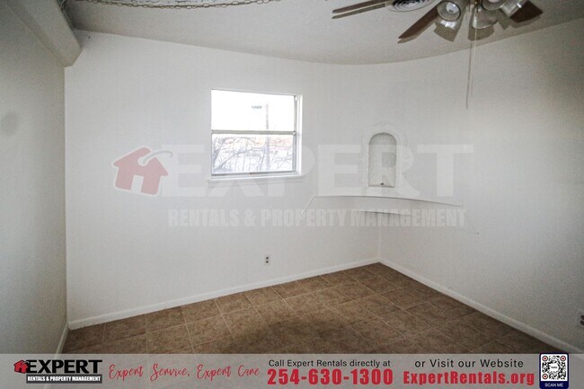 Building Photo - Charming 3-Bedroom Home