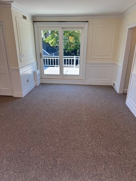 LR - 203 Lawrence Ave