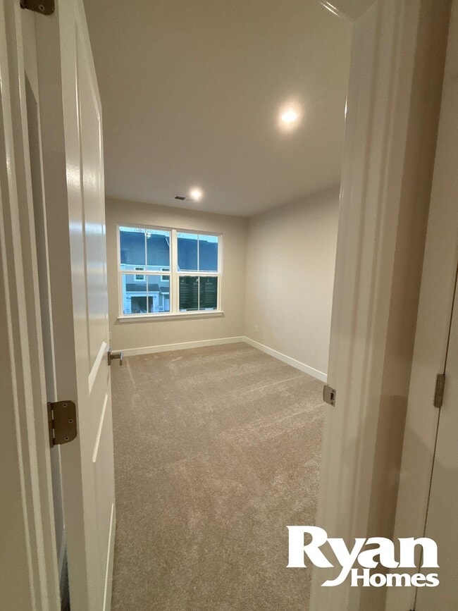 Building Photo - 206 Lograto Ln