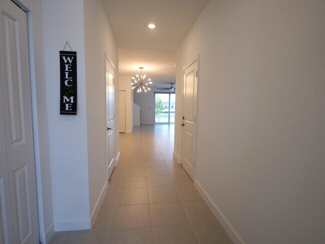 Building Photo - 206 SE Woodbark St