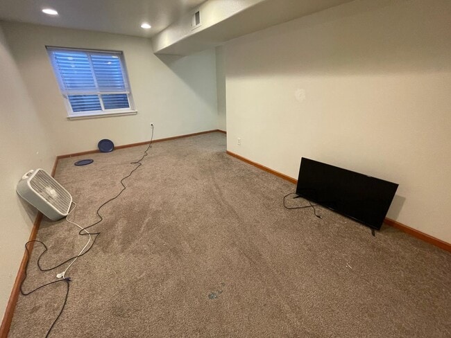 Building Photo - Beautiful 4 Bedroom Home in West Greeley – Available in May!