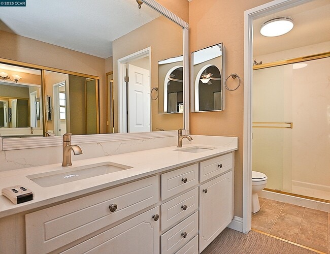 Building Photo - 933 Meadowvale Ct