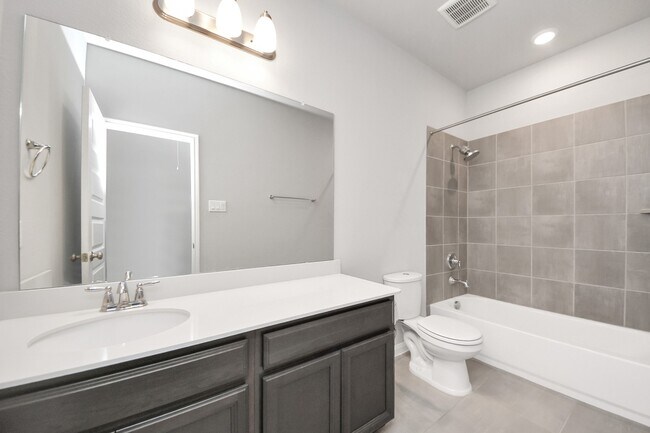 Building Photo - 518 Ellwood Terrace Ln