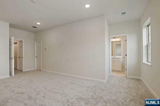 Building Photo - 7 Leahy Dr