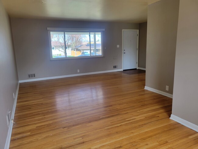 Building Photo - 4520 E Wyoming Pl