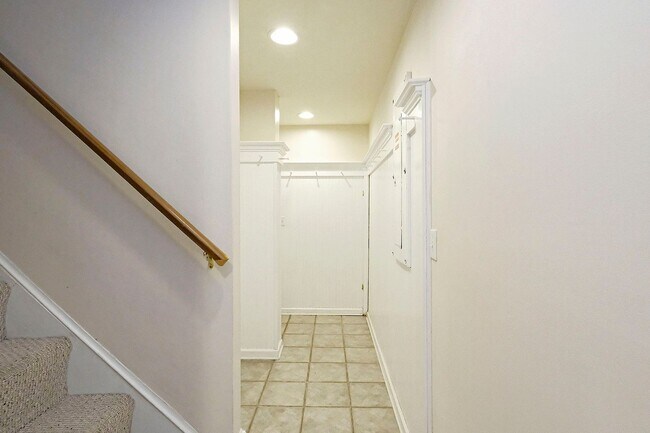 Building Photo - Pet-Friendly N. Albemarle Home With Fenced Yard