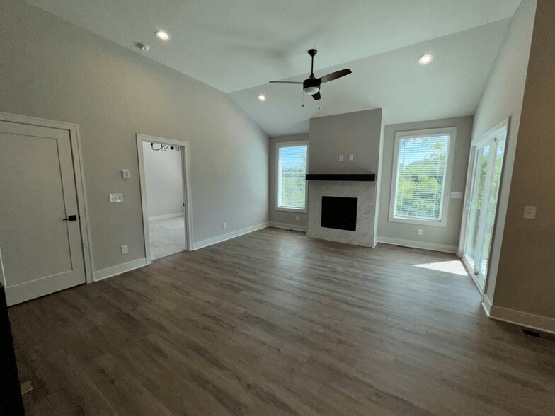 Building Photo - 1437 SW Winthrop Dr