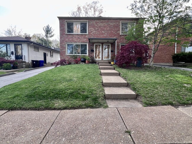 Building Photo - 757 Lepere