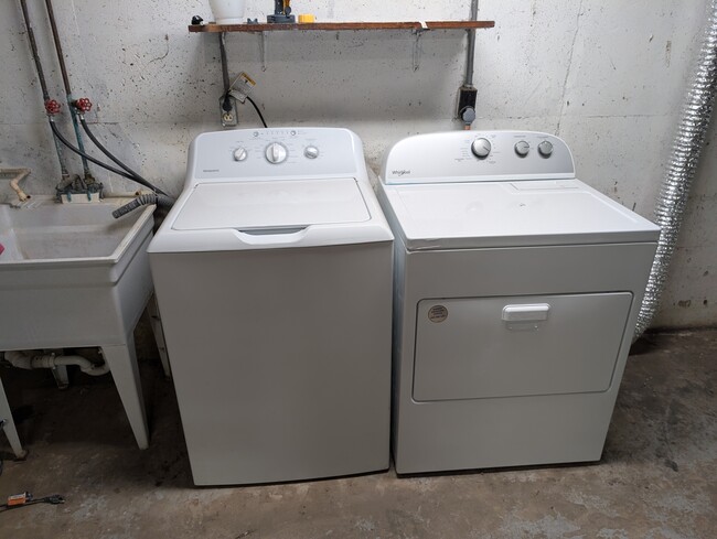 Basement washer/dryer - 5517 Fieldstone Ln