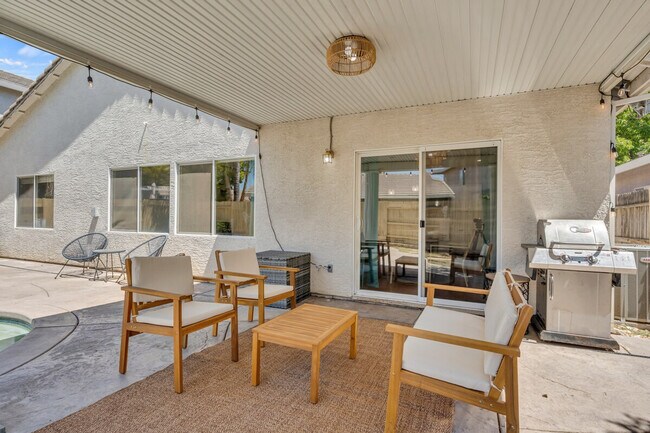 Building Photo - 9363 Willow Pond Cir