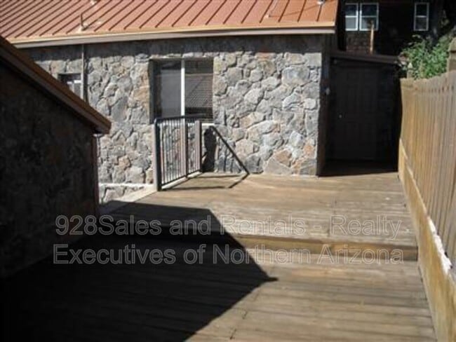 Building Photo - 806 W Coconino Ave