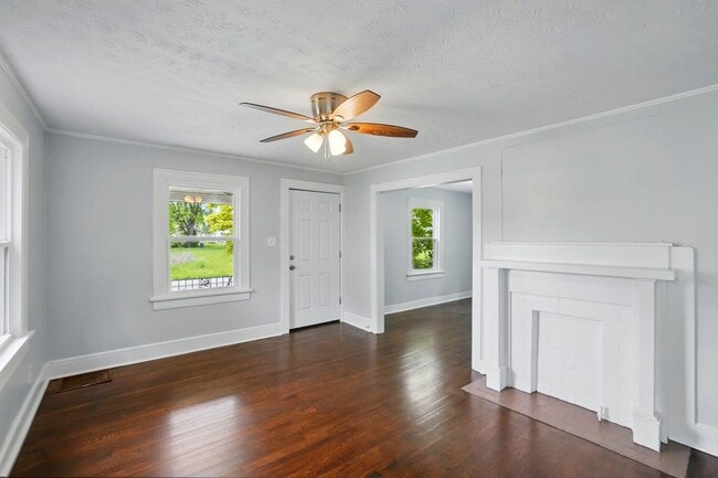 Building Photo - Two Bedroom in Dayton!