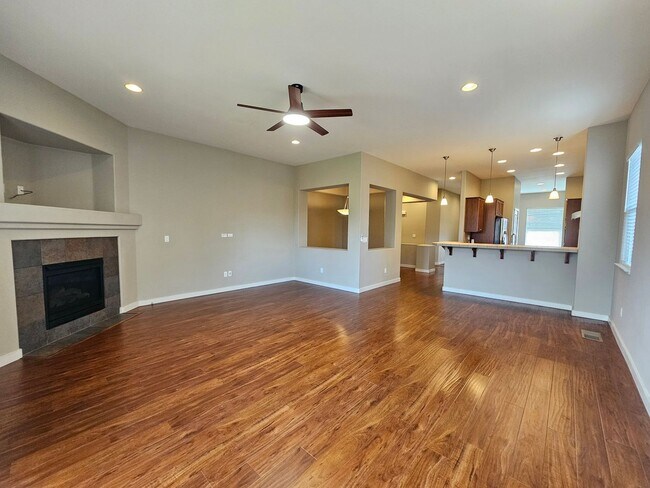 Building Photo - Gorgeous 4 Bedroom on Kiley Ranch