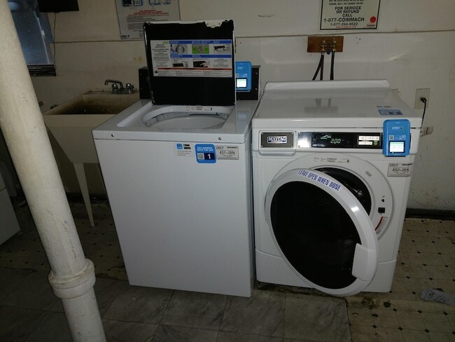 Building Photo - 118 Corbin Ave