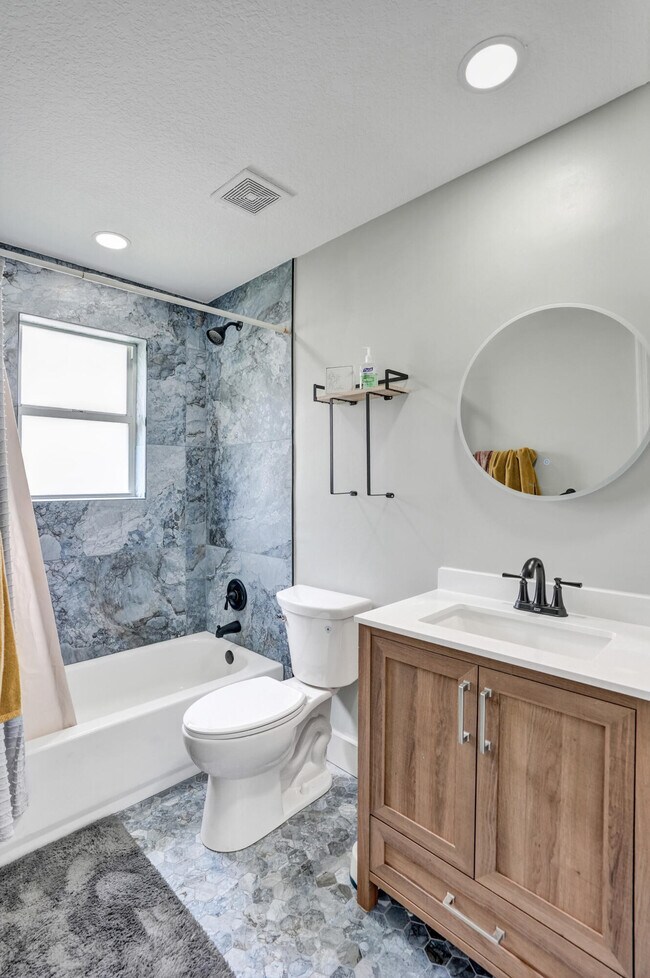 Building Photo - 1095 Miami Blvd