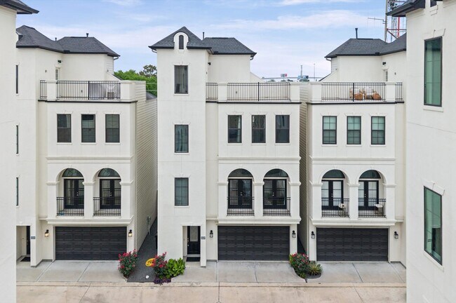 Building Photo - 3339 Beverly Frst Dr
