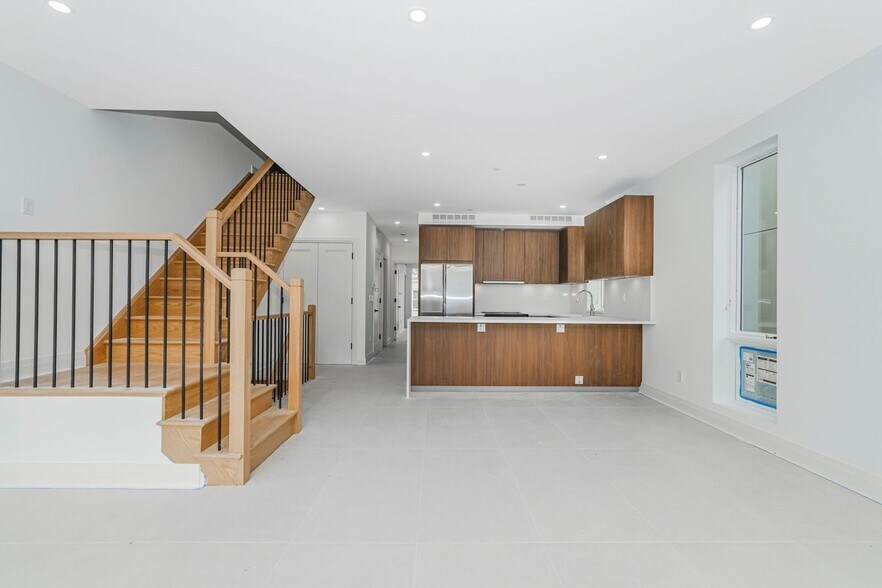 Building Photo - 421 78th St