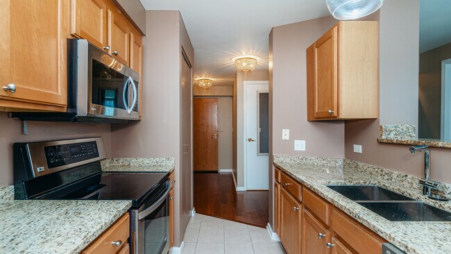 Building Photo - 345 N La Salle Dr