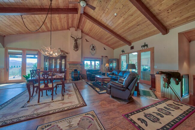 Building Photo - 9 Juniper Ln