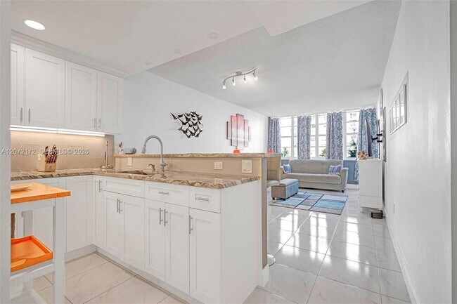 Building Photo - 1351 NE Miami Gardens Dr