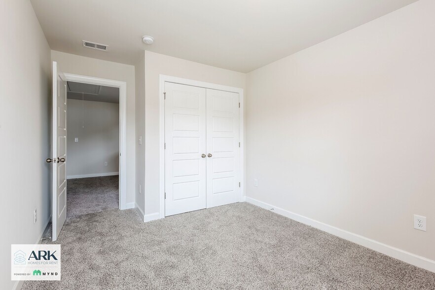 Building Photo - 220 Telford Dr
