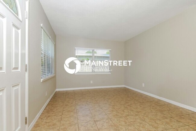 Building Photo - 3 Bedroom Pet-Friendly Home in Tampa, FL with Main Street Renewal