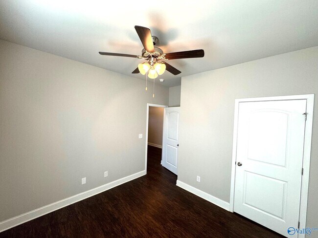 Building Photo - 341 River Rock Dr