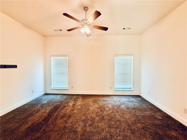 Building Photo - 424 NW 59th Ave