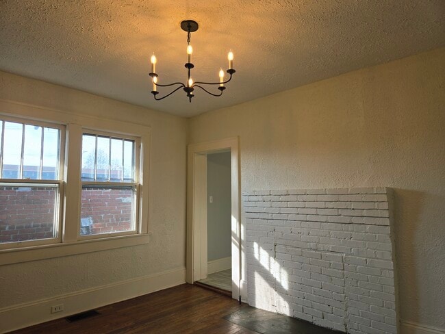 Building Photo - 12 E Chestnut St