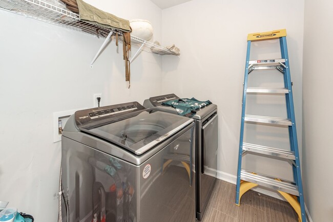 Building Photo - 3 Bedroom 2.5 Bath Single Family Home in W...