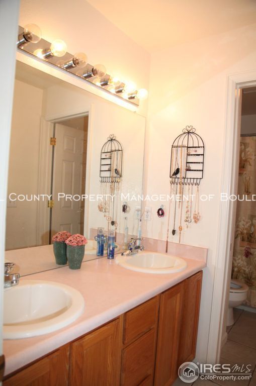 Building Photo - 842 St Andrews Ln