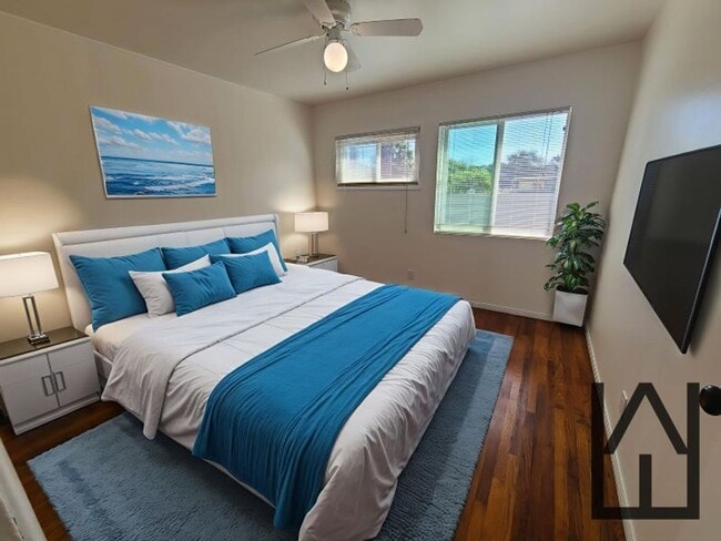 Building Photo - Spacious Ocean Beach 2 bed 1 bath just a few steps from Colliers Park.