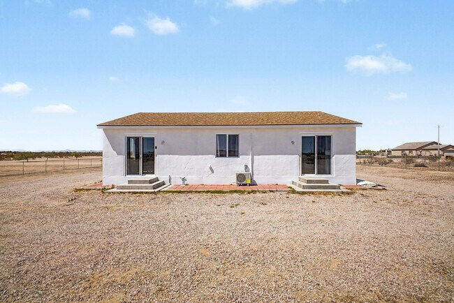 Building Photo - 34233 W Sahuaro St
