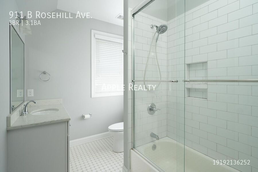 Building Photo - 911 Rosehill Ave