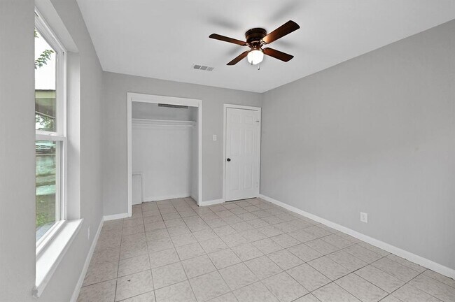 Building Photo - 1925 Ojeman Rd