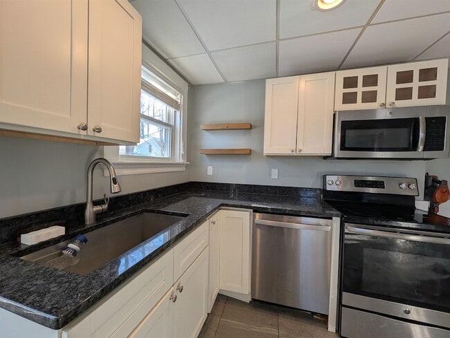 Building Photo - 204 Rockland St