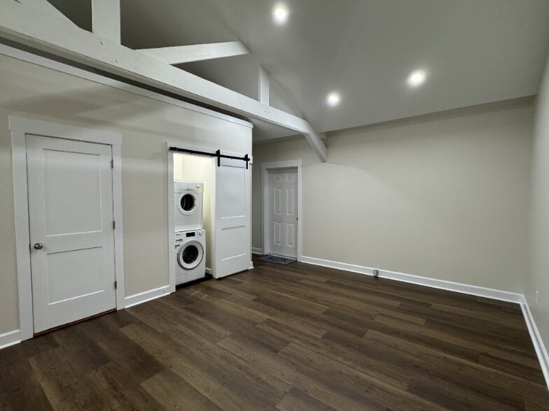 Building Photo - 630 Graham St