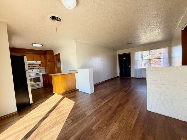 Building Photo - Close to Everything!