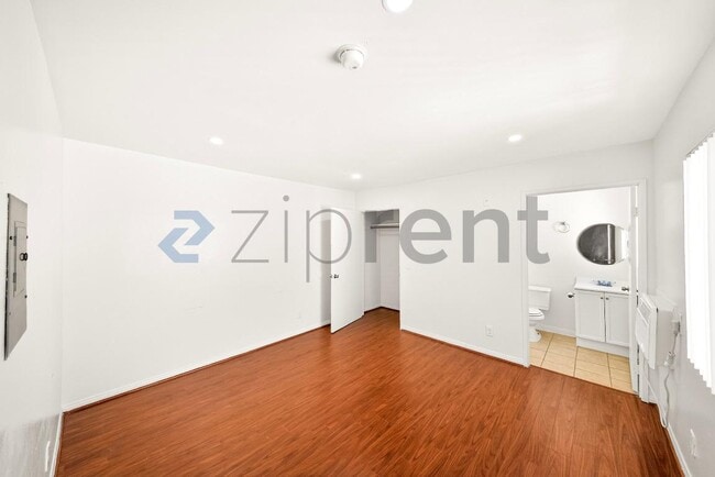 Building Photo - 843 S Ardmore Ave