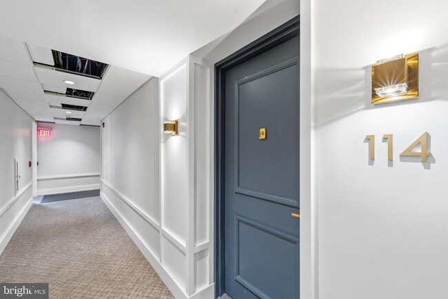 Building Photo - 1640 Oakwood Dr