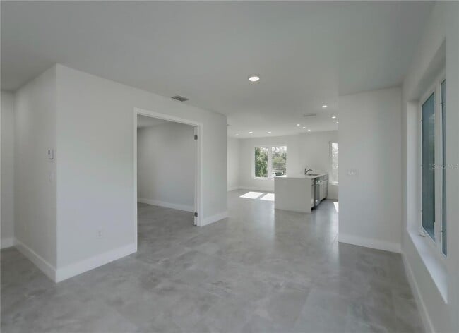 Building Photo - 310 Hibiscus St