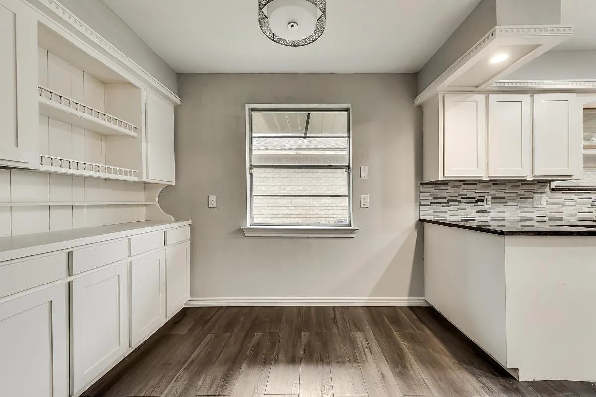 Building Photo - 5806 Everglade Rd