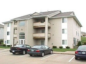 Building Photo - Conveniently Located 2-Bedroom, 1-Bath Condominium