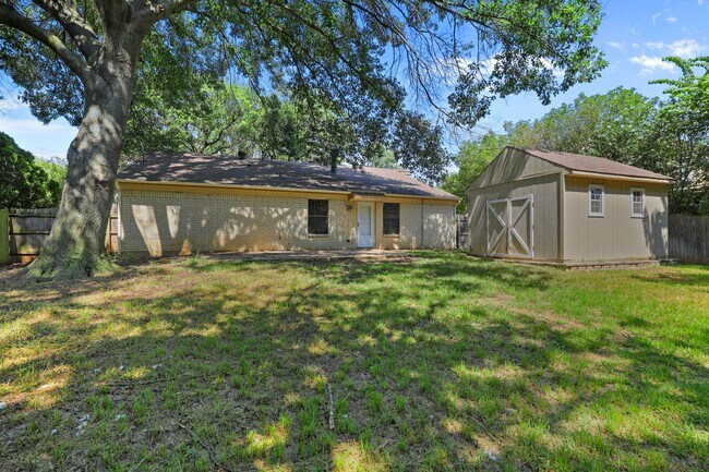 Building Photo - Excellent 3-2-2 Flower Mound Home located ...
