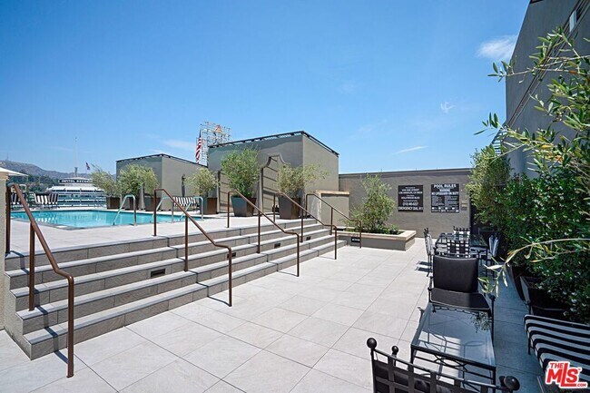 Building Photo - 1645 Vine St