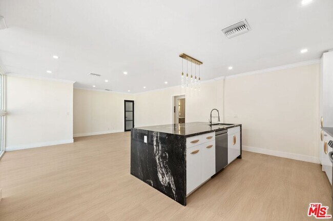Building Photo - 1223 23rd St