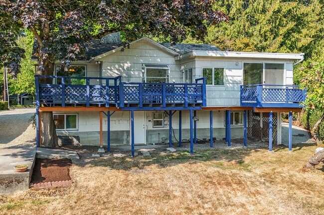 Building Photo - Peaceful Lakefront Living in Kirkland